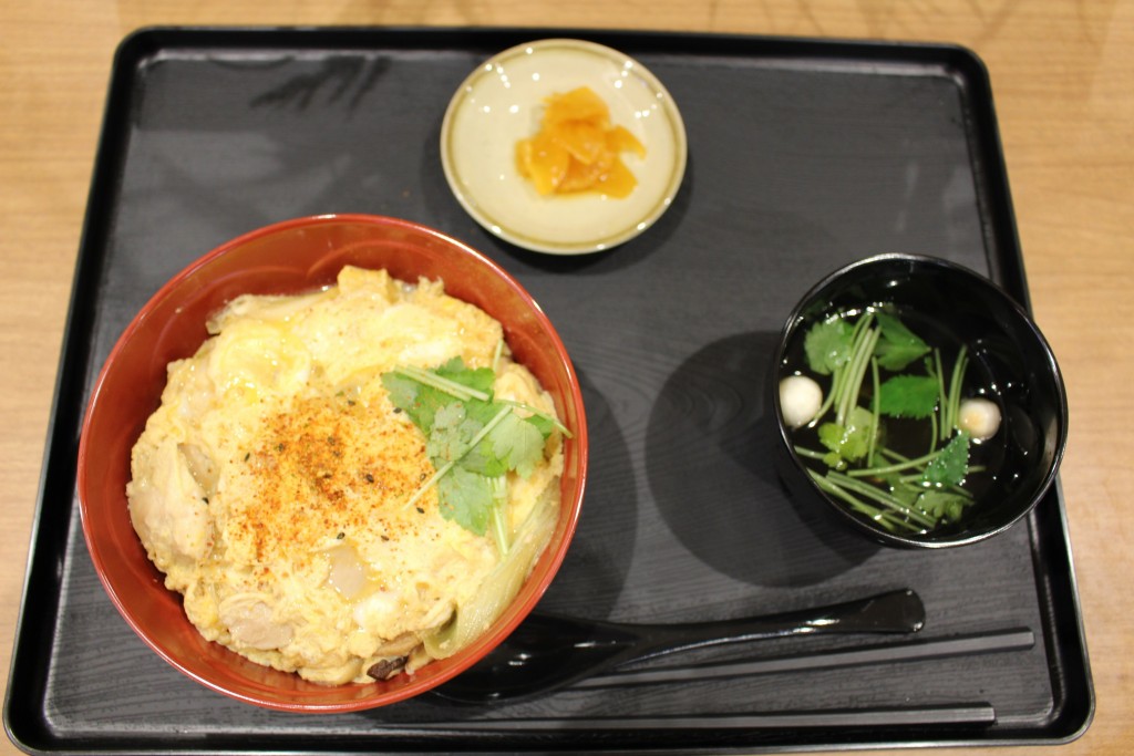 あっさり上品な親子丼とお吸い物。