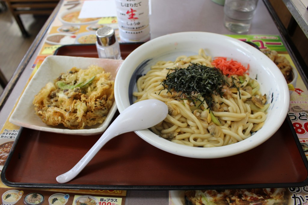 あさりの天ぷらは醤油ではなく、塩で頂きました。