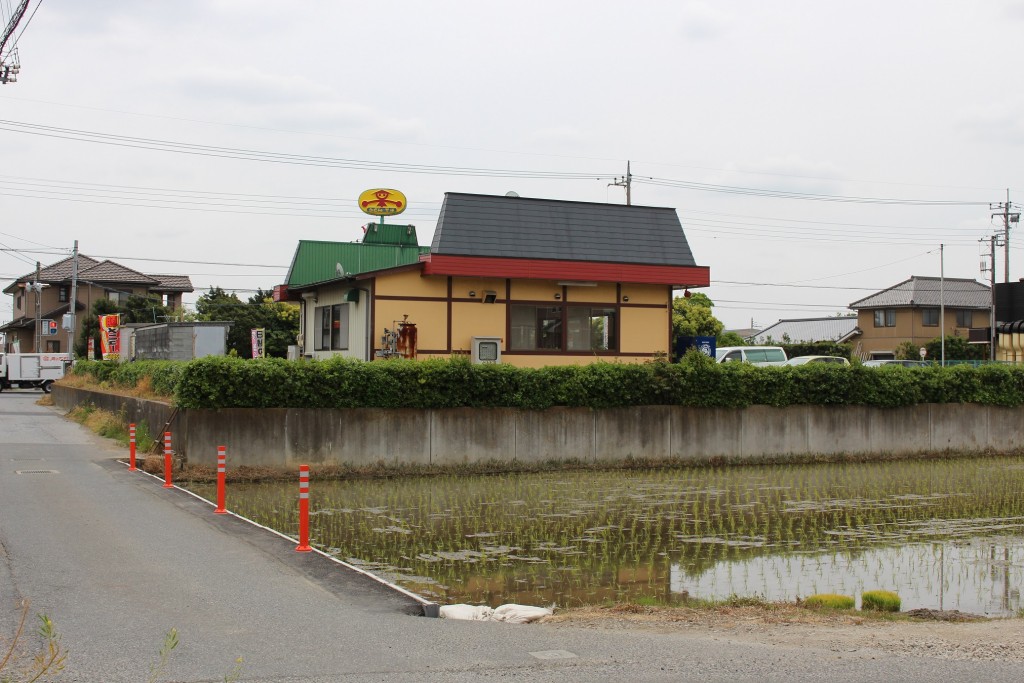 主水店裏は田んぼです。