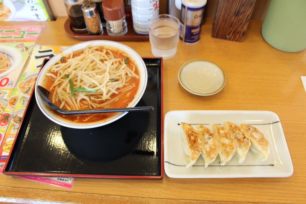 連休お店探訪の最終日は、ピリ辛味噌ラーメンと餃子で締めくくりました。