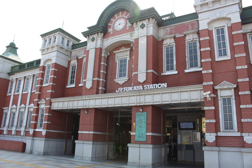 深谷駅。レンガ調が立派です。