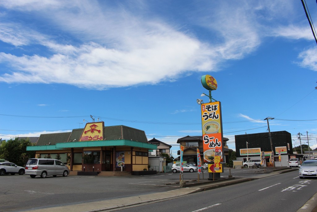 回転看板停止中の外観。