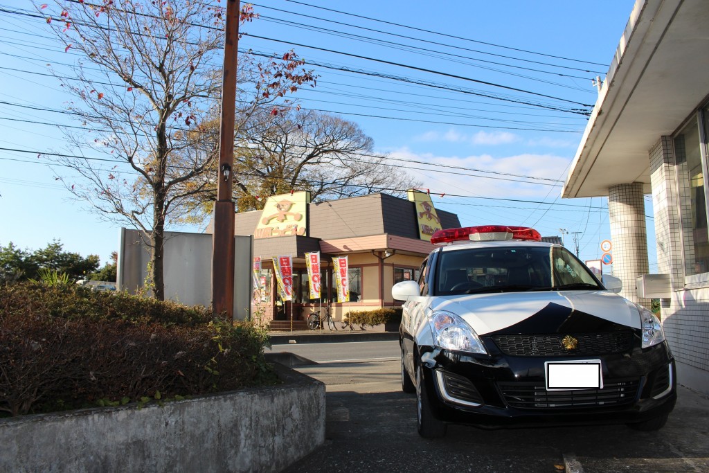 パトカーと山田うどん。