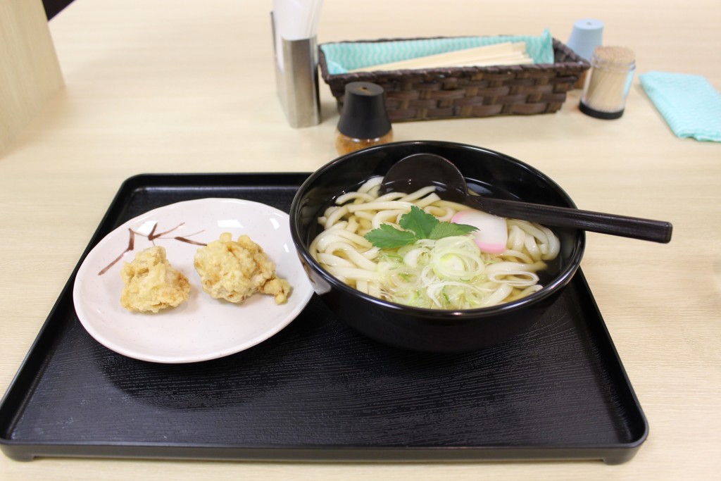 鶏天うどん。鶏天は熱々で美味でしたが、日中はどうなのか？