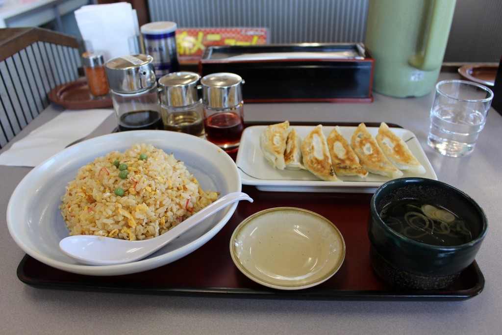 今日はチャーハとン餃子。