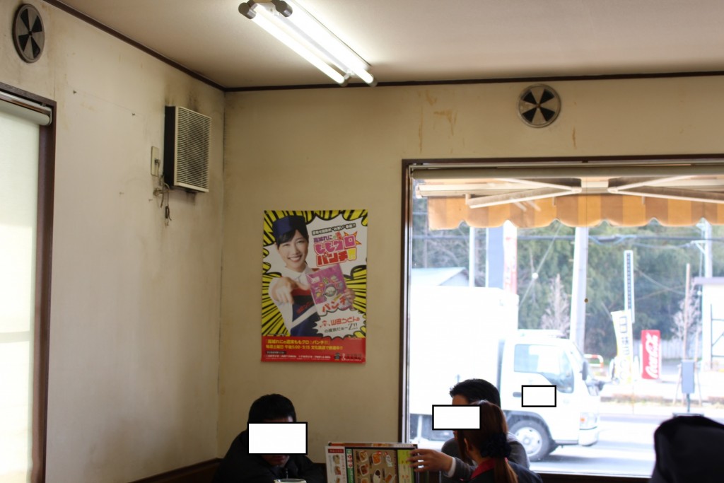 高城さんのポスターは店内右角に貼ってあります。