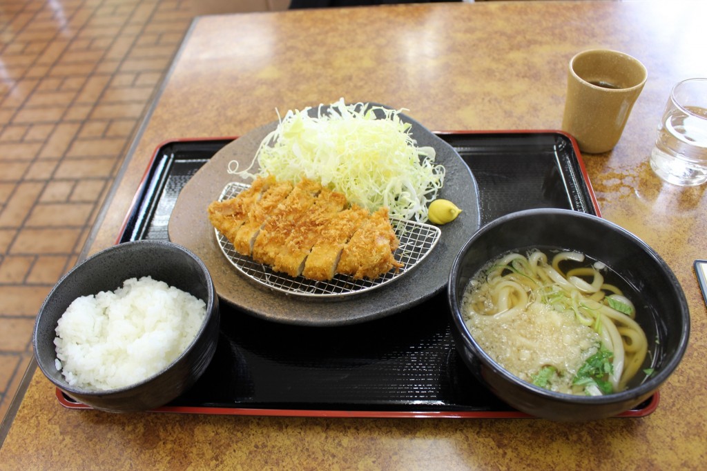 とんかつ良し、うどん良し、ご飯良し。器良し。お米は何を使っているのだろうか。美味しかった。