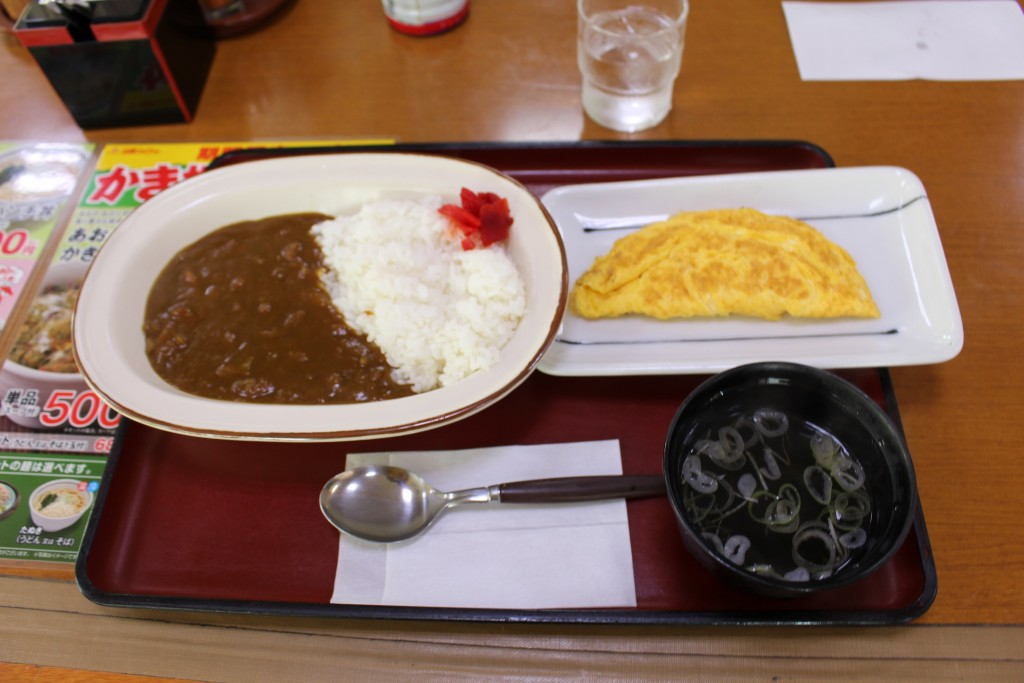 かかしカレーに卵焼き。