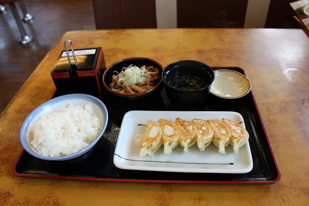 ライス（中）、ミニパンチ、餃子です。