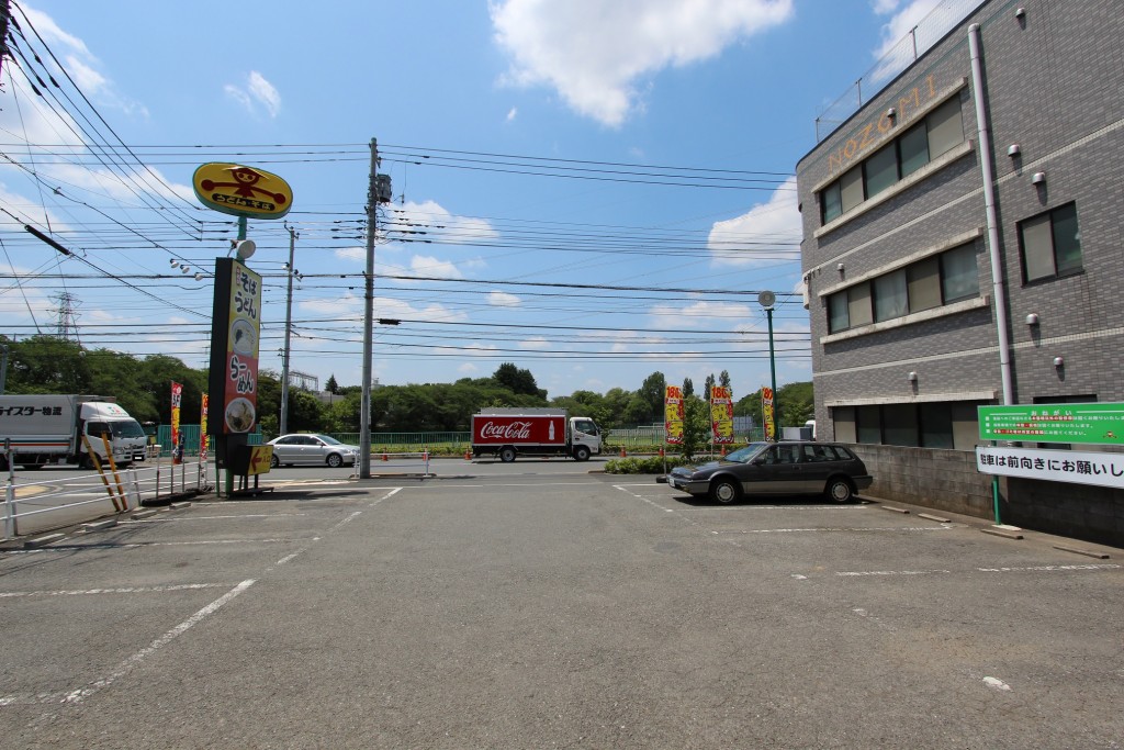 店舗正面は、白山公園が広がっていました。