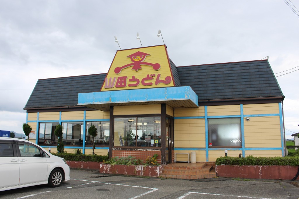 店舗立地が田んぼの中なので、風雨にさらされ外観の寿命が短いと推測されます。