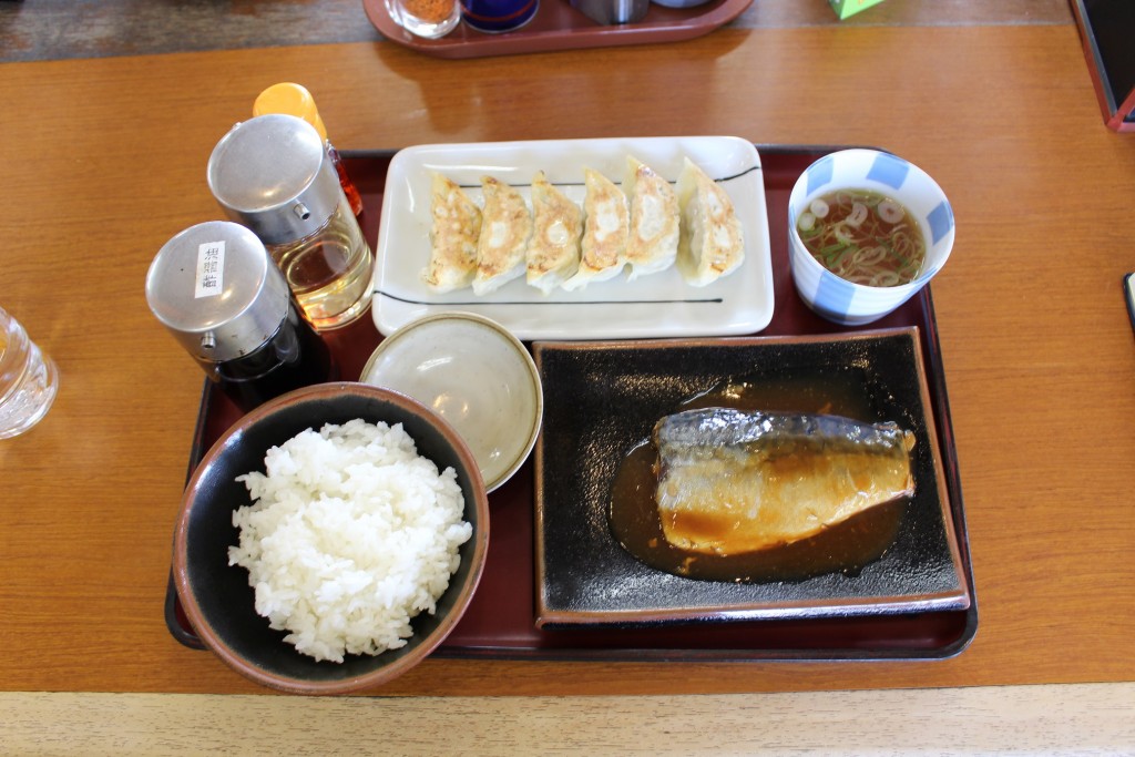 サバの味噌煮＆餃子です。