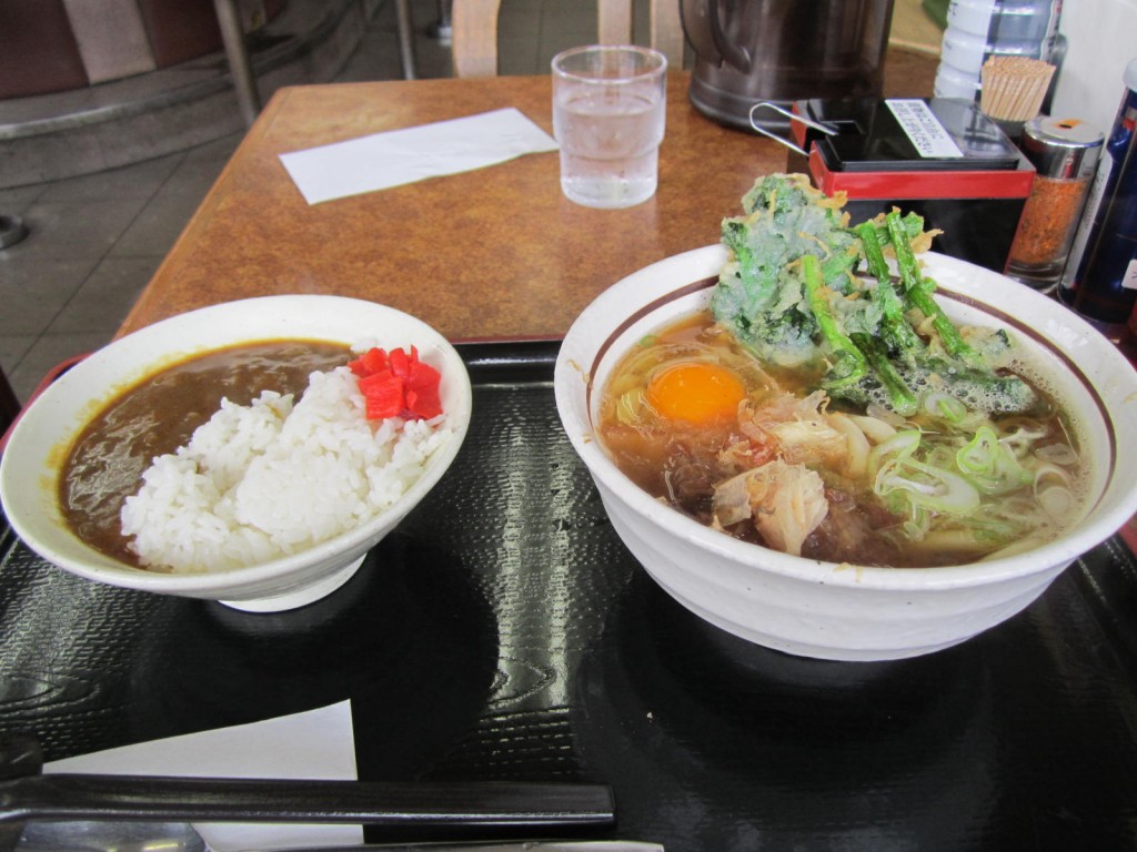 菜の花天うどんとミニカレーです。