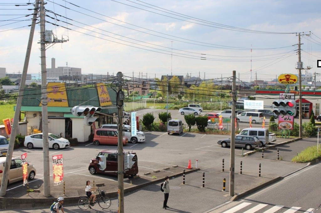 田島店。歩道橋から。