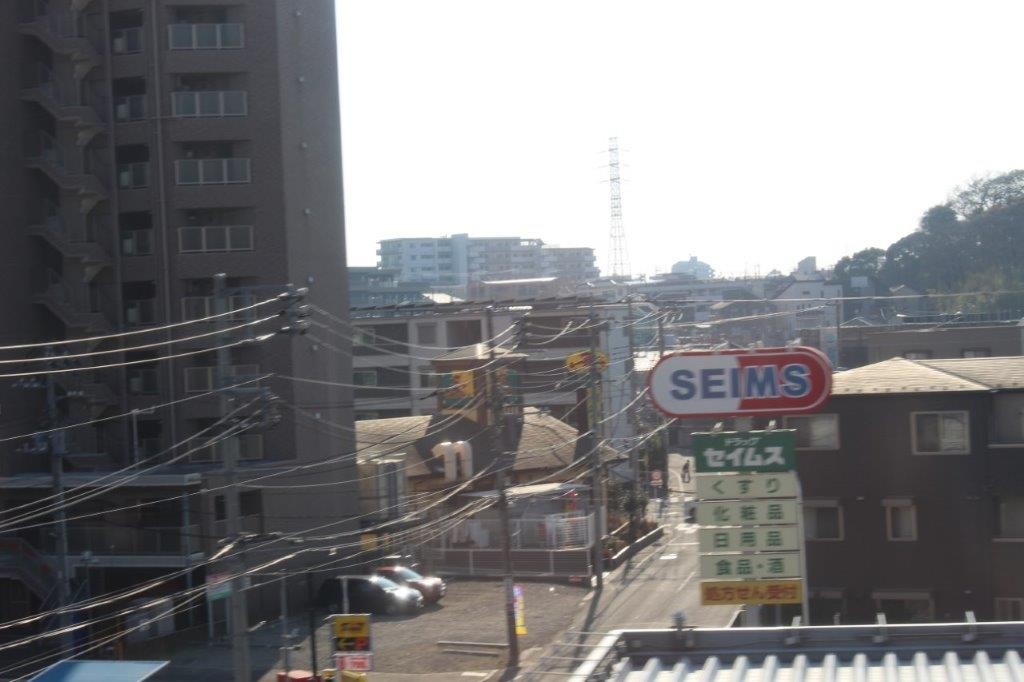 武蔵野線車窓から東松戸店がみえました。